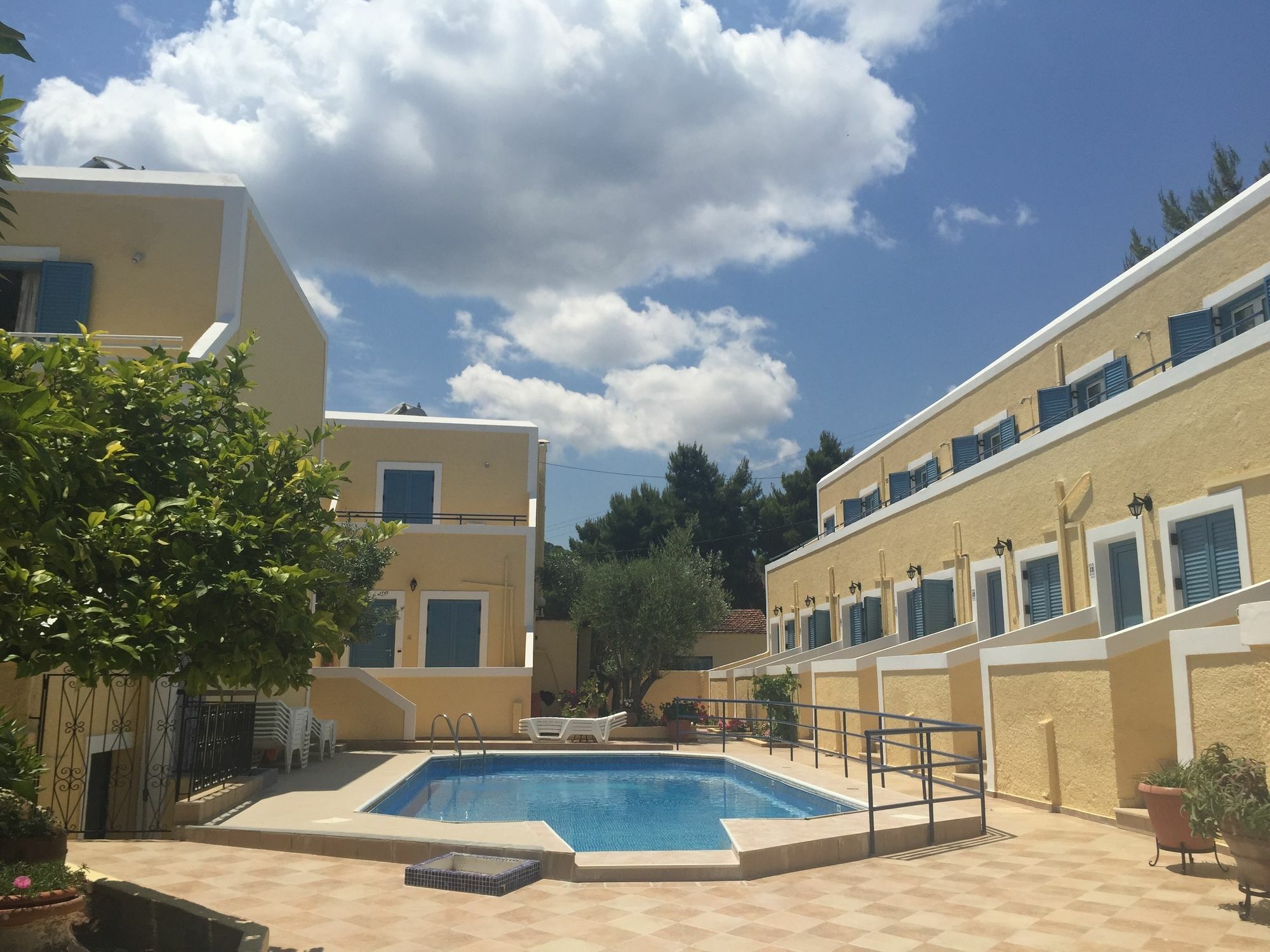 Esperides Maisonettes Agia Marina  Zewnętrze zdjęcie